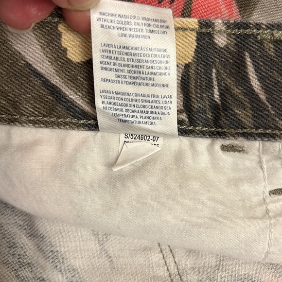 Old navy ladies shorts - Picture 7 of 7